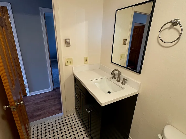 12 White Gate Rd #B — Photo 10