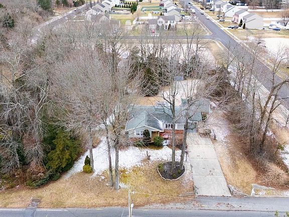 3rd image of 866 N Brewster Rd