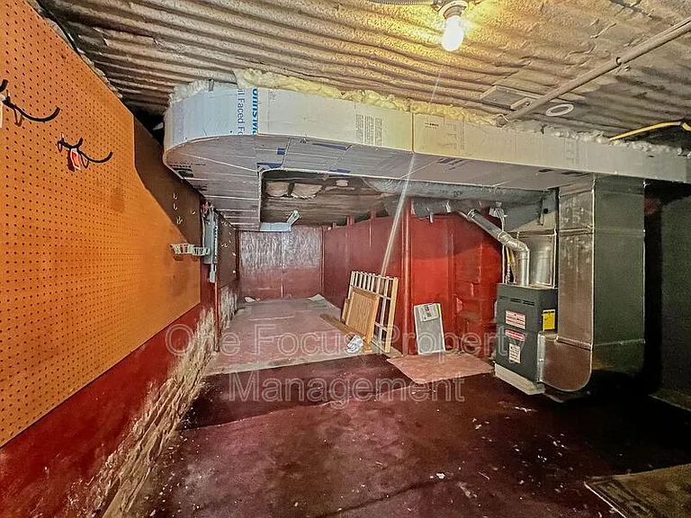 665 Allen St — Photo 8