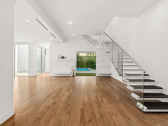 5th image of 2120 Southgate Blvd