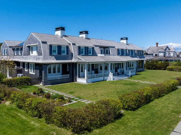 150 E Chop Dr, Oak Bluffs, MA 02557