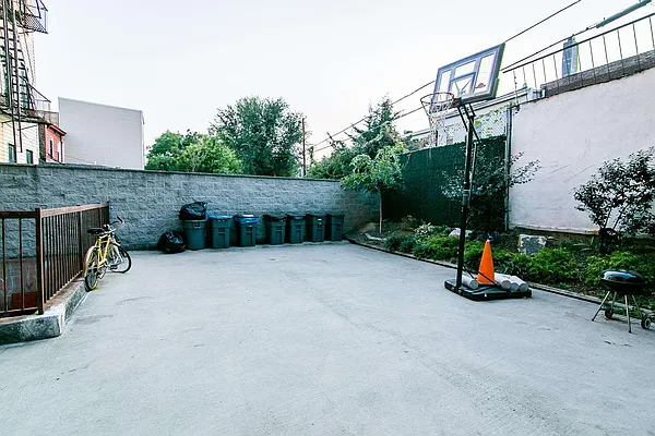 Rented by Nooklyn NYC LLC | media 25