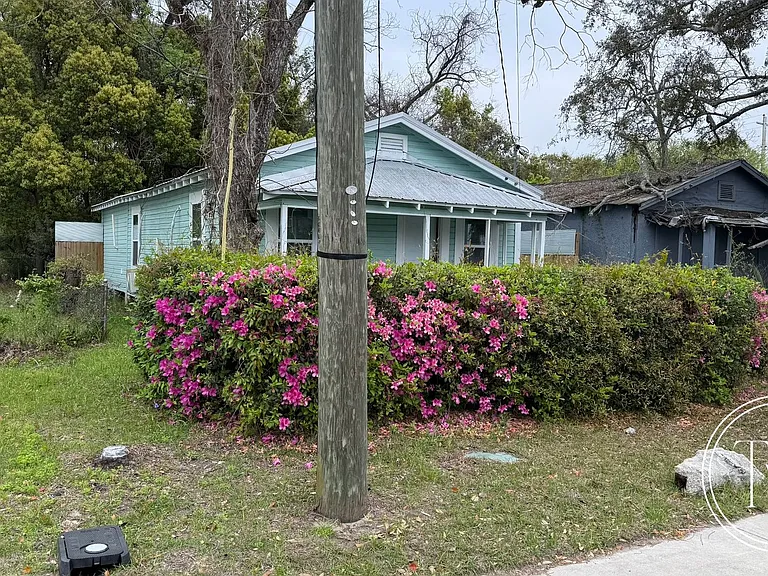 2408 Gordon St — Photo 4