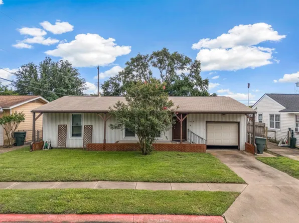 7113 Sycamore Dr, Galveston, TX 77551