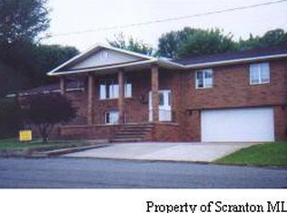 610 Maplewood Dr, Olyphant, PA 18447