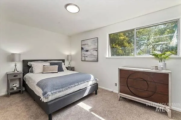 580 S White Cloud Dr — Photo 3