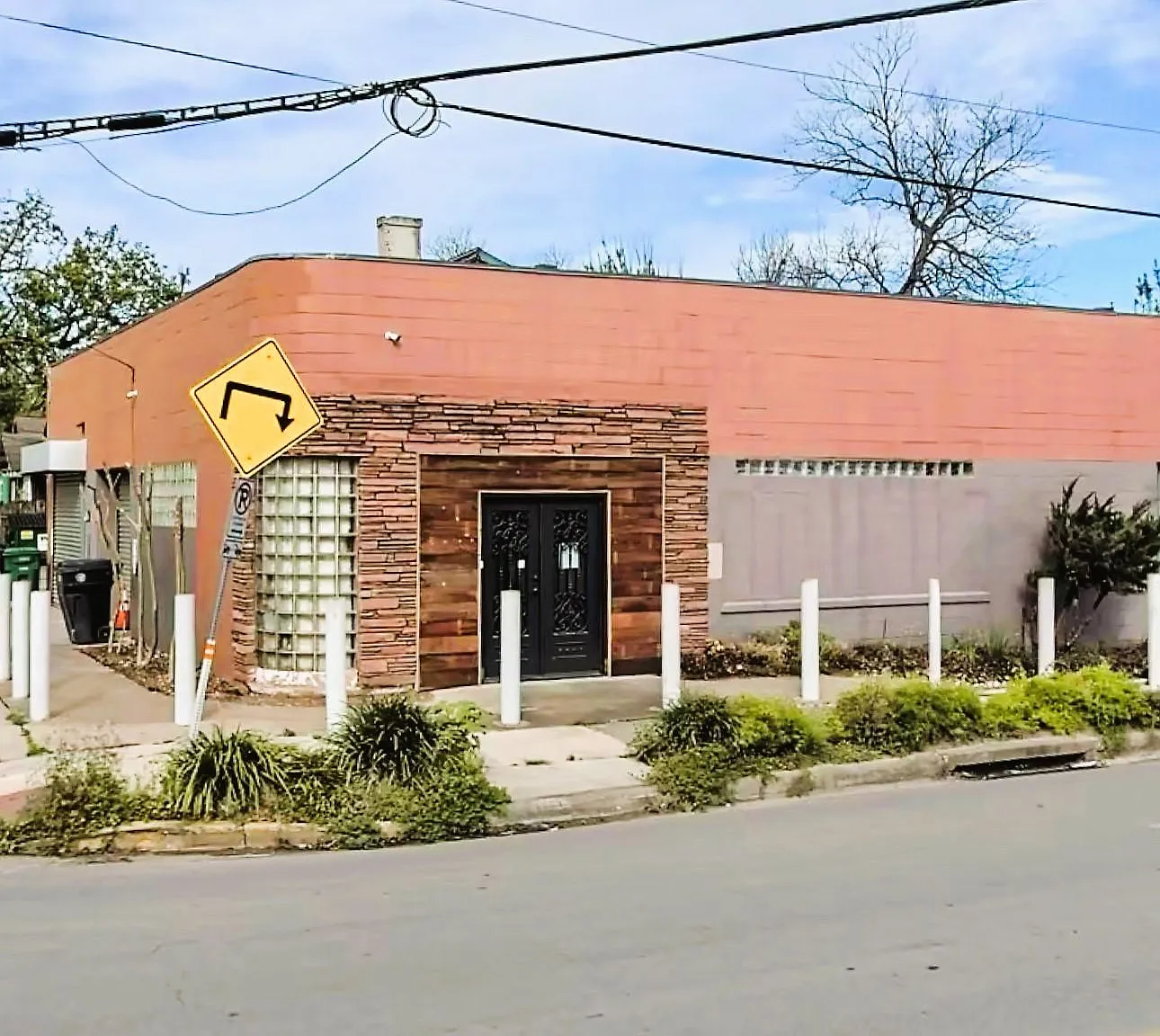 3116 N Main St — Photo 2