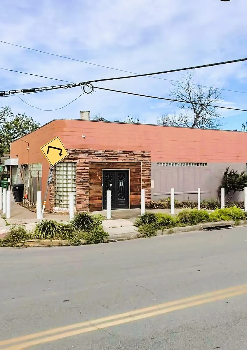 Front entrance - 3116 N Main St