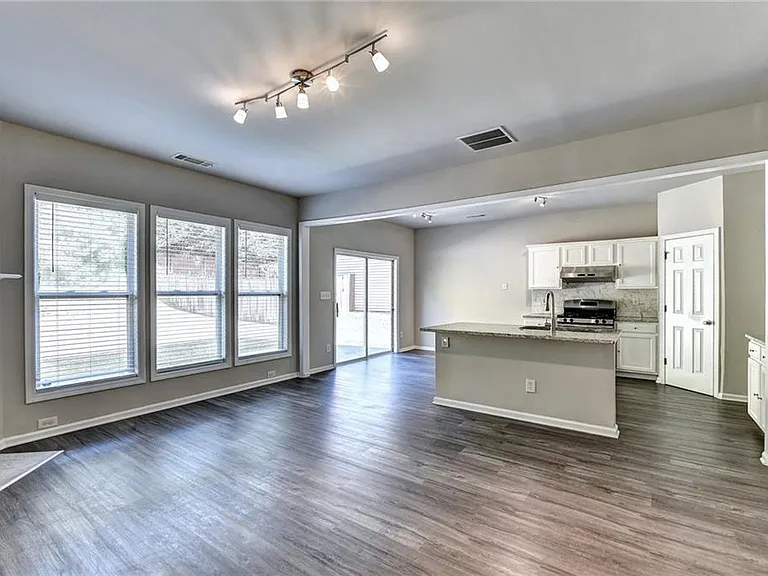 2882 Briaroak Dr — Photo 4