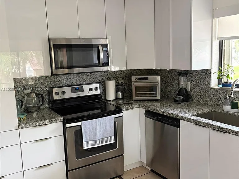 16184 Laurel Dr #204 — Photo 10