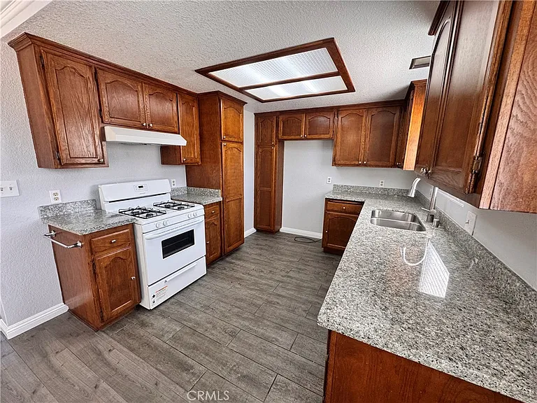 14439 Rosecrans Ave #B — Photo 4