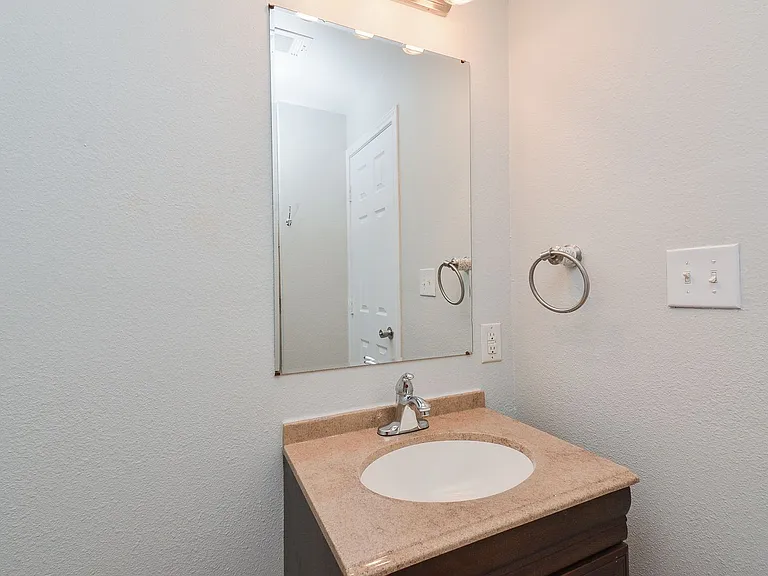 2118 Thonig Rd — Photo 31