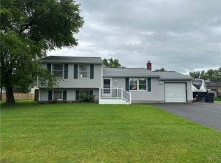 8071 Evesborough Dr, Clay, NY 13041