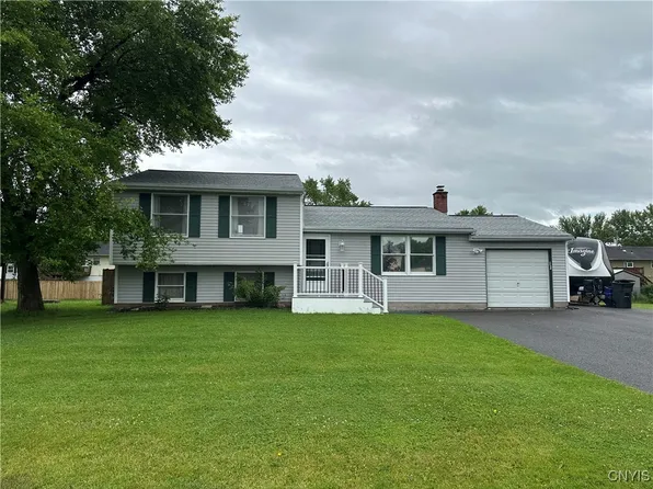 8071 Evesborough Dr, Clay, NY 13041