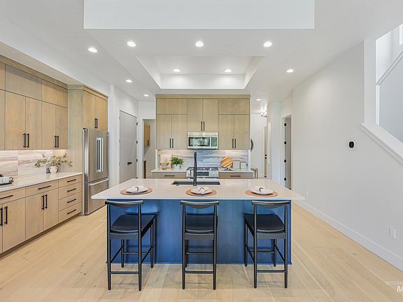3rd image of 6512 S Astoria Ave