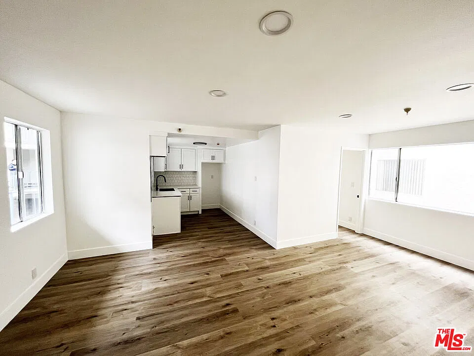 2 bed, 1.0 bath, 1000 sqft, $2,445 — Photo 1
