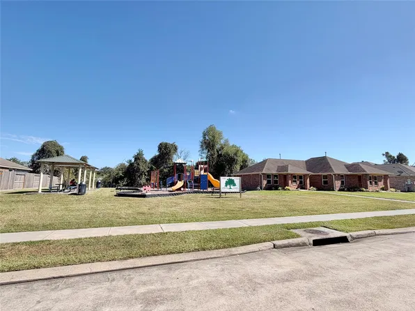 7818 W Red Oak Ln, Texas City, TX 77591