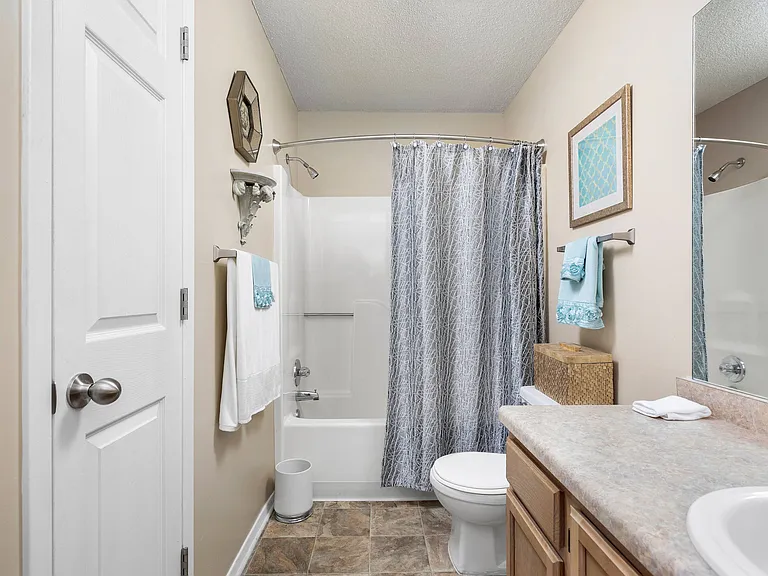 Full Bathroom