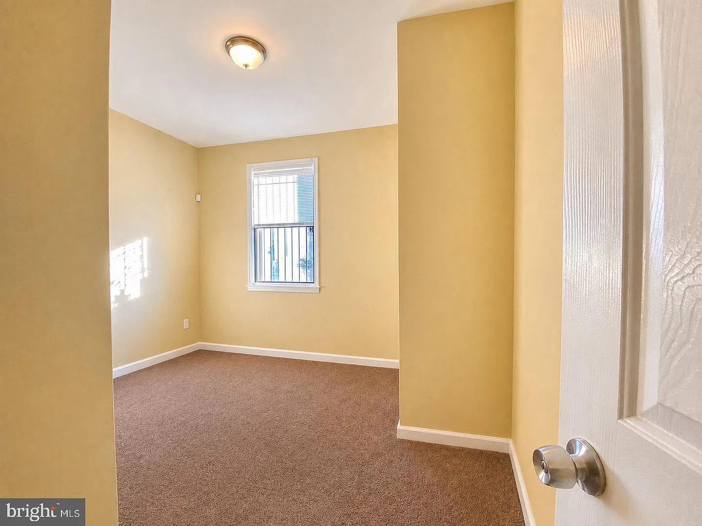 4 bed, 3.0 bath, 1400 sqft, $2,300 — Photo 3