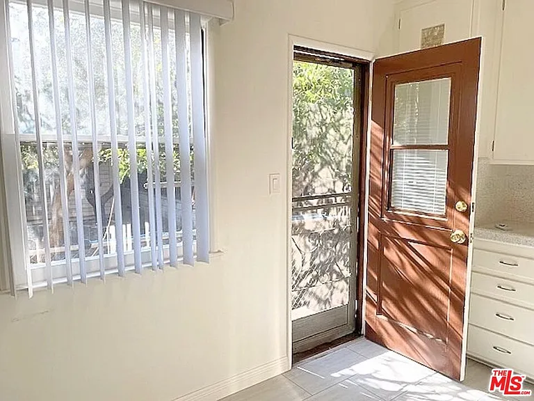 345 Burchett St — Photo 9