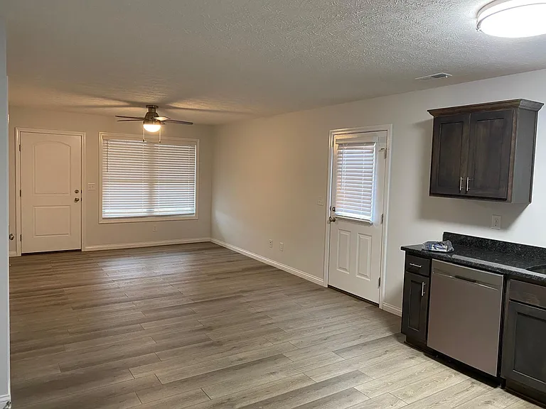 174 Creekvale Dr #B — Photo 6