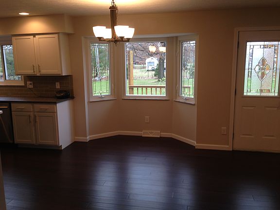 5th image of 130 Canterberry Ln SW