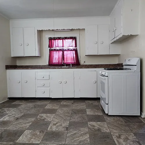115 Sterling St Photo 1