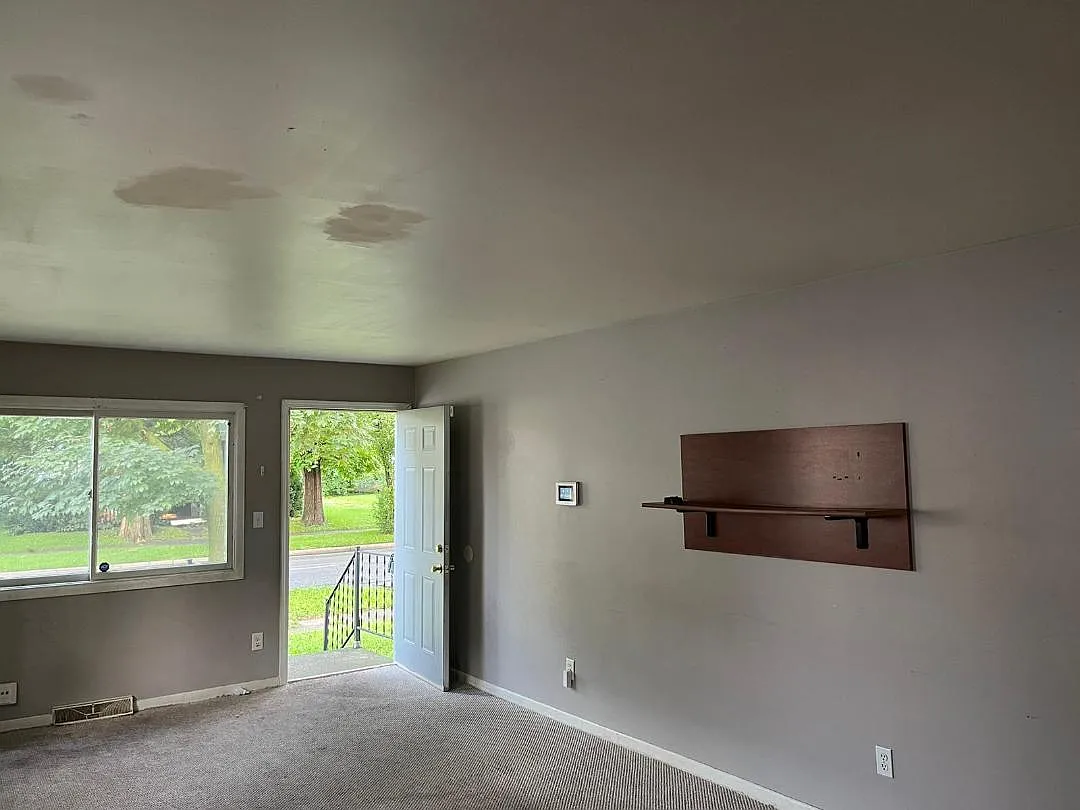 2 bed, 915 sqft, $900 — Photo 2