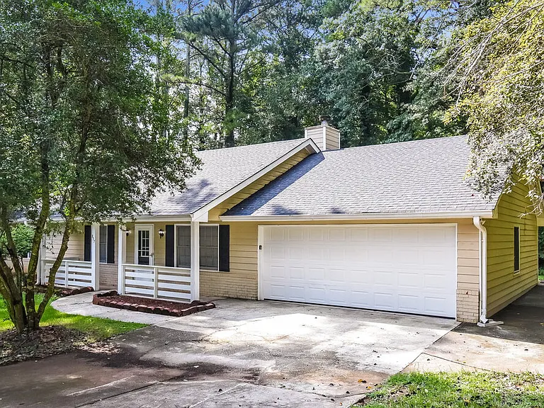 897 Raintree Ct SE — Photo 3
