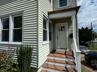 290 Quaker Ln S, West Hartford, CT 06119