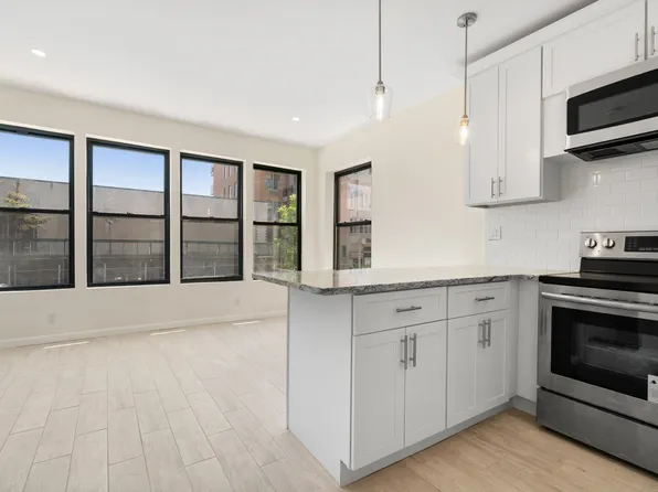 124 West End Avenue image 1 of 8