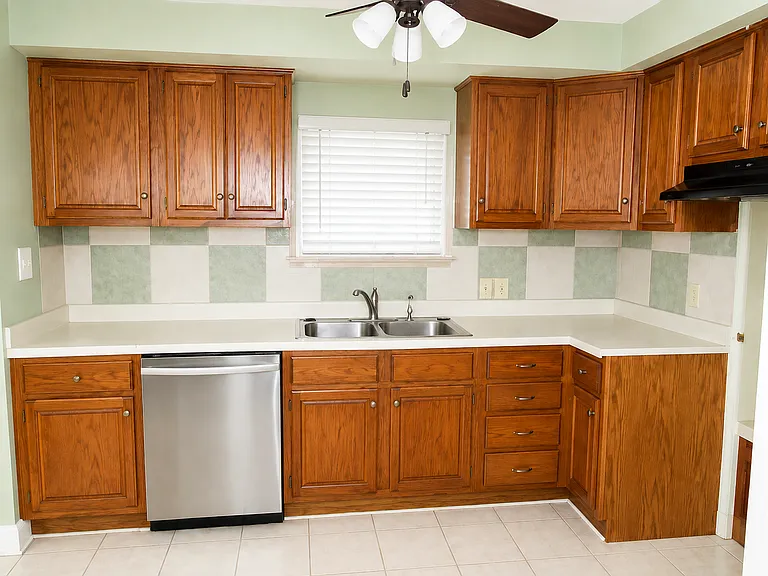 1708 S Robertson Ave — Photo 3