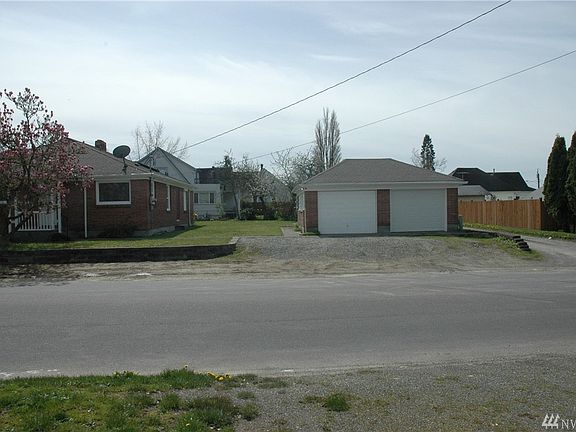 4th image of 7602 Yakima Ave