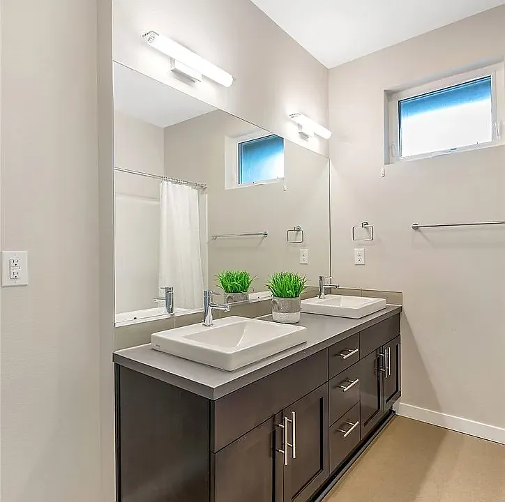 13933 NE 15th Ct — Photo 4