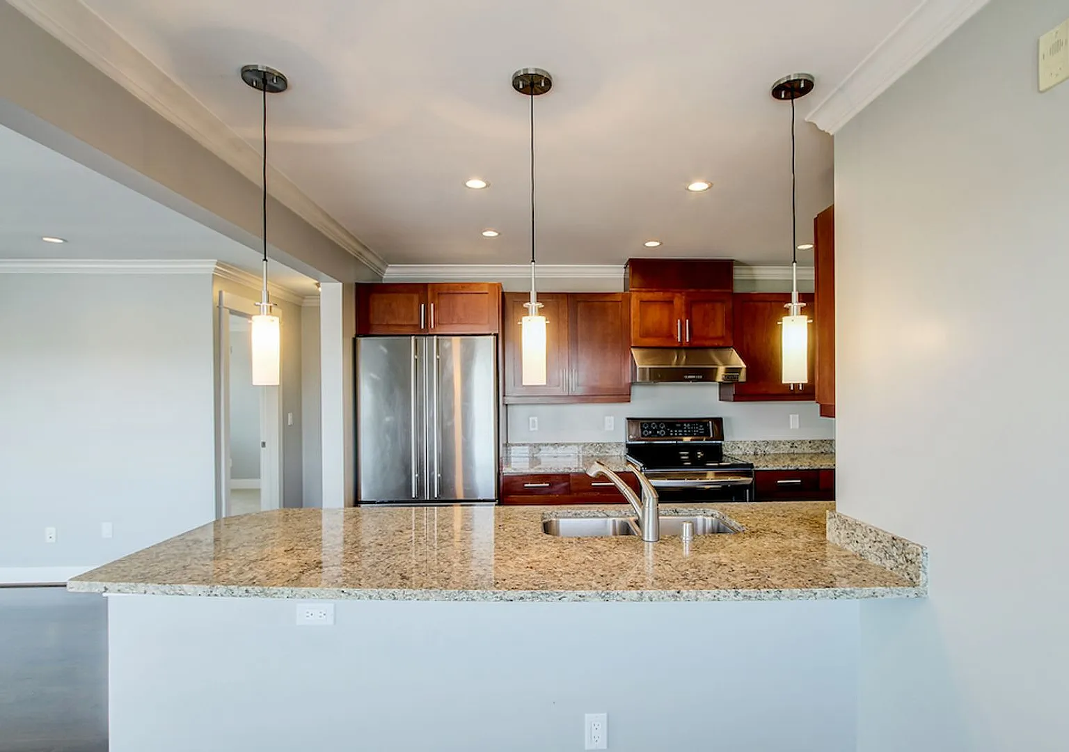 Top Floor, 3 Bedroom Penthouse In Ballard- Huge Master, Views, In Unit Laundry! — Photo 3