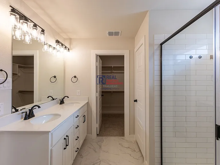 124 Mesa Dr — Photo 13