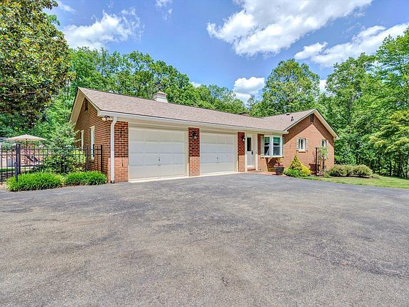 4th image of 2810 Loch Haven Dr