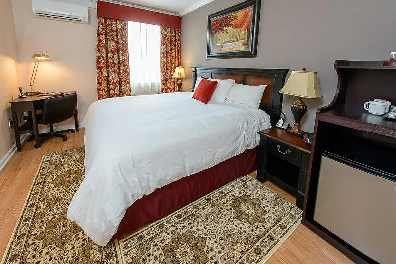 1 bed, 210 sqft, $3,000 — Photo 1