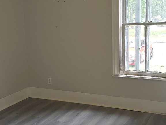3rd image of 102 E Hamilton St #1/2