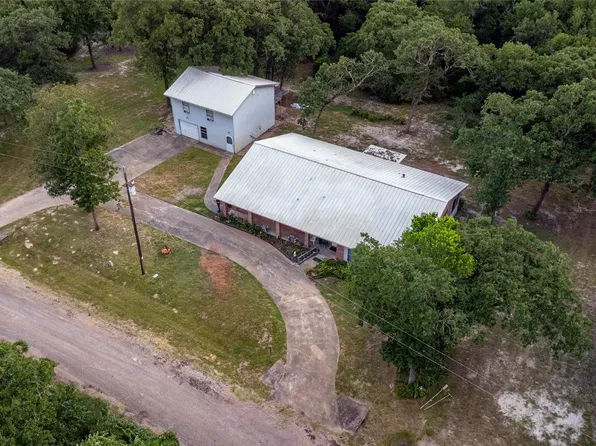 1213 Lakeland Dr, Normangee, TX 77871