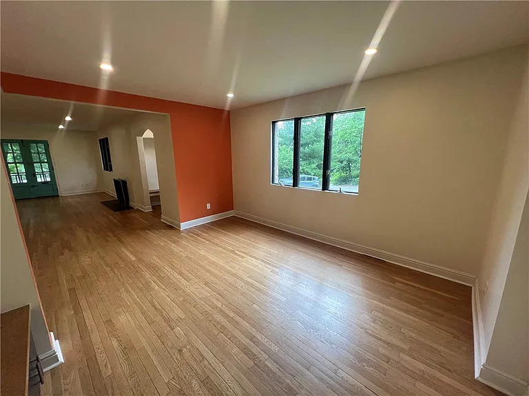 127 Westland Dr — Photo 8