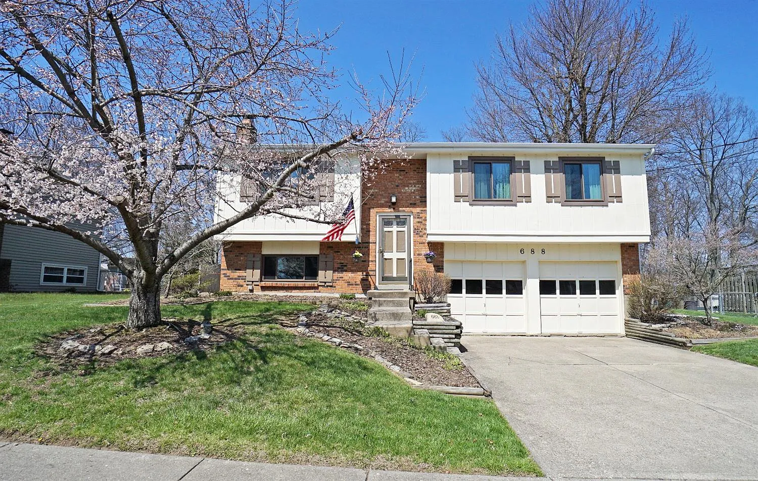 688 Redwood Ct photo 1