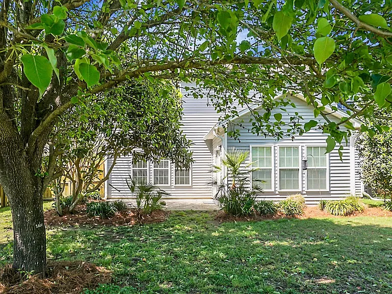 8003 Henderson Rd — Photo 55