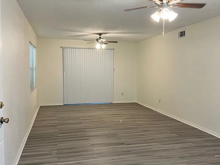 2300 Rusty Ln — Photo 4