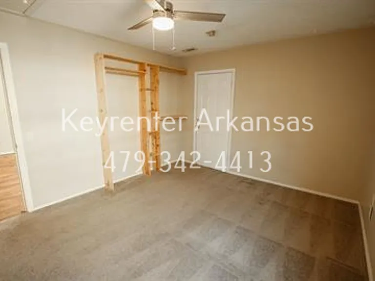 736 W Poplar St — Photo 10