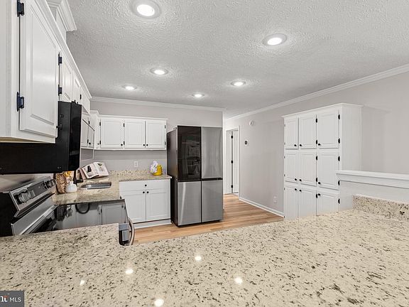 5th image of 15109 Poplar Ct