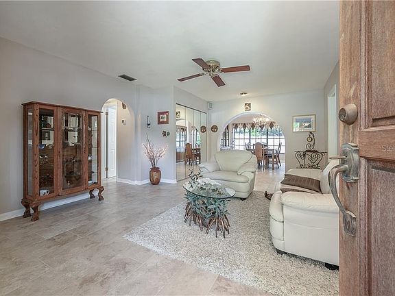 4th image of 2402 S Cameron Ave