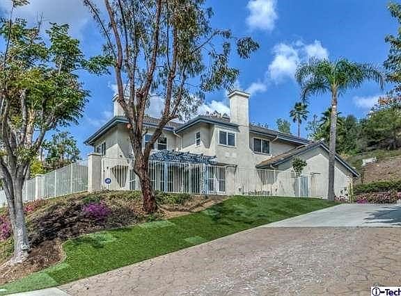 3rd image of 990 Las Rosas Dr
