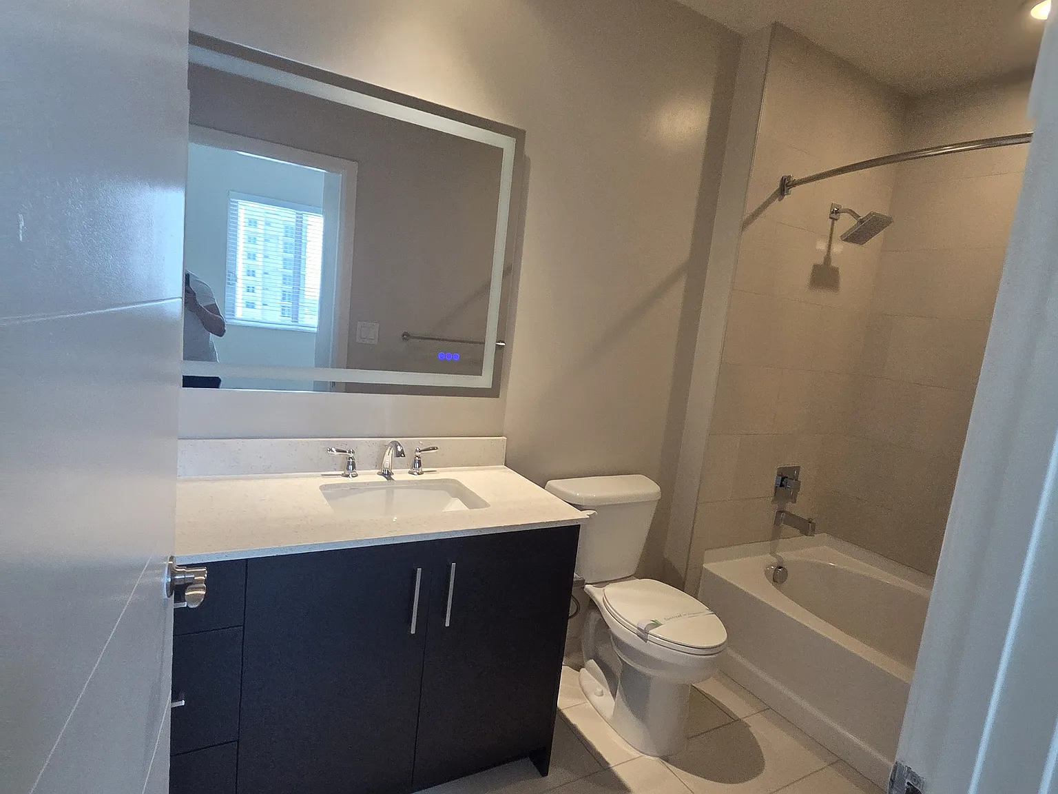 2 bed, 1009 sqft, $3,715 — Photo 4