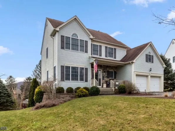 12 Myrtle Ave, Lebanon, NJ 08833